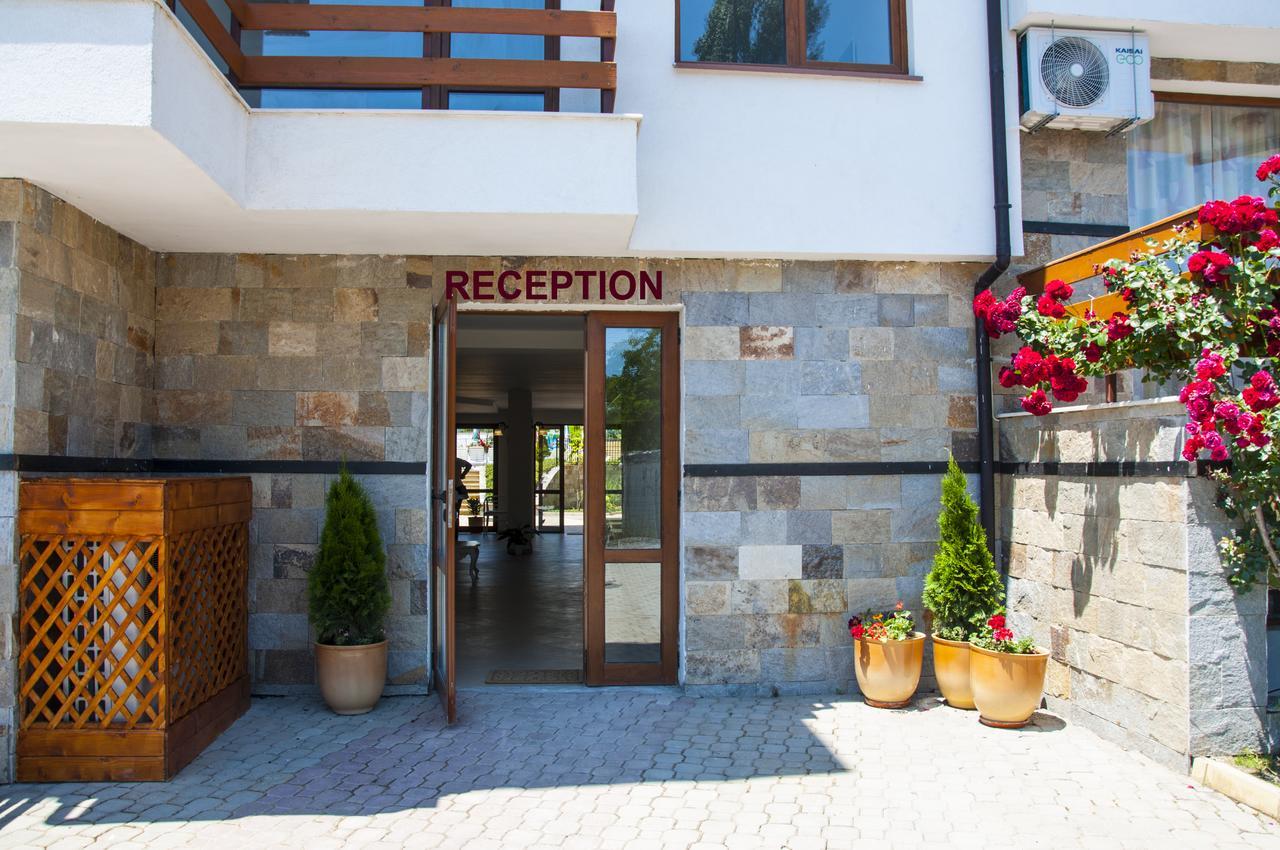 סאני ביץ' Gardenia Hills Hotel מראה חיצוני תמונה