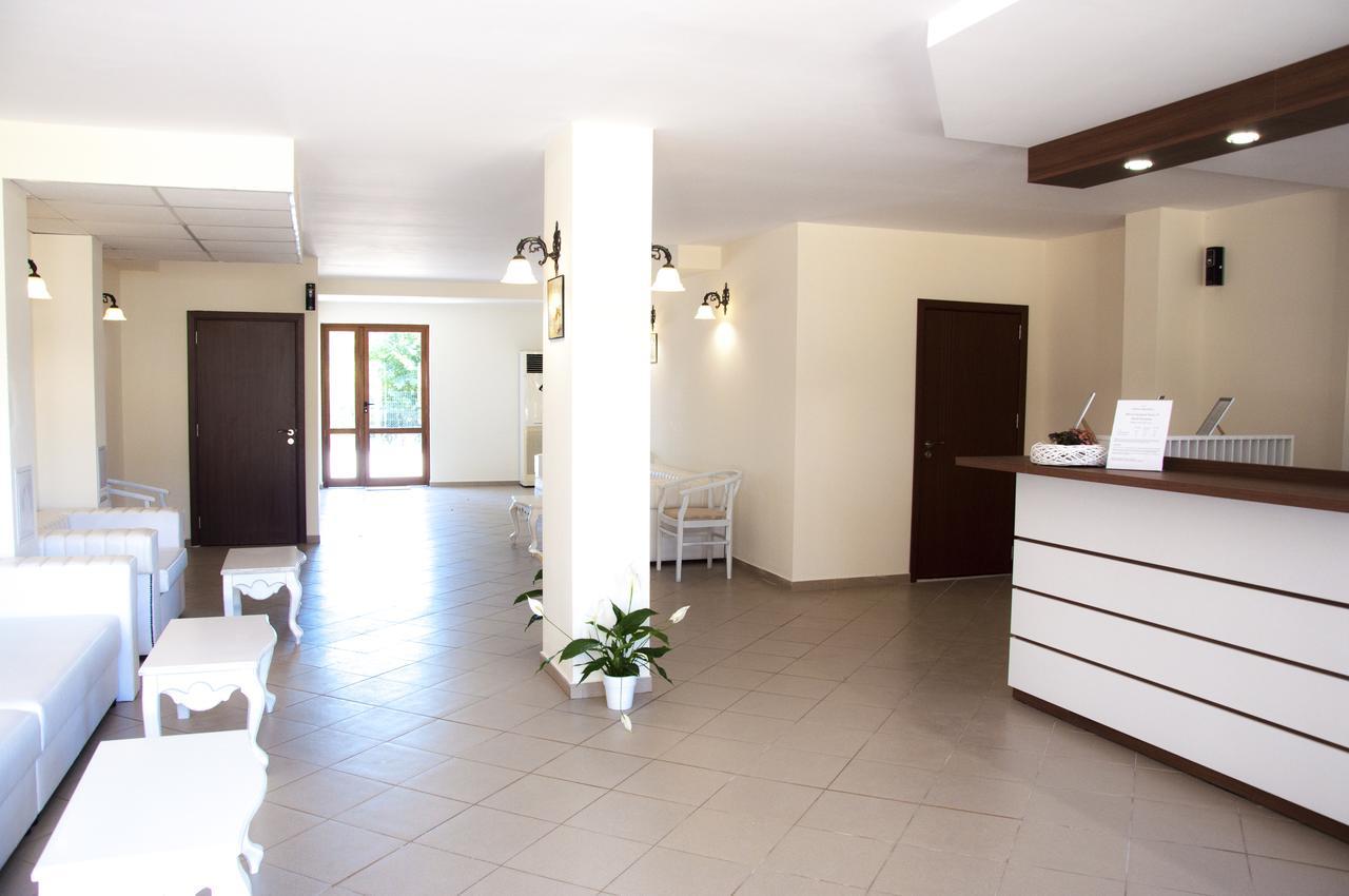 סאני ביץ' Gardenia Hills Hotel מראה חיצוני תמונה