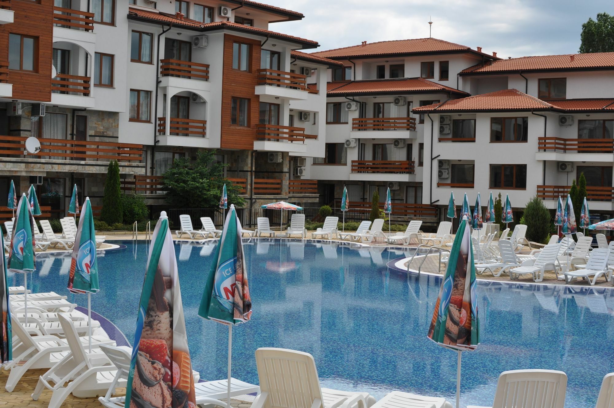 סאני ביץ' Gardenia Hills Hotel מראה חיצוני תמונה